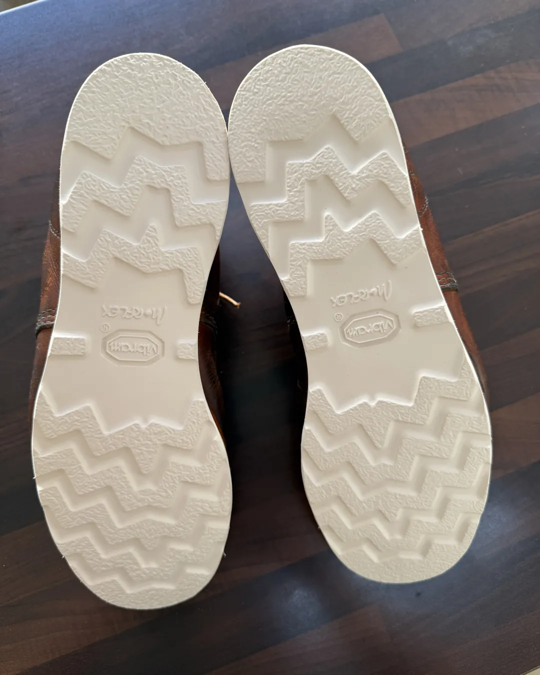 Beide Boots mit neuer Sohle