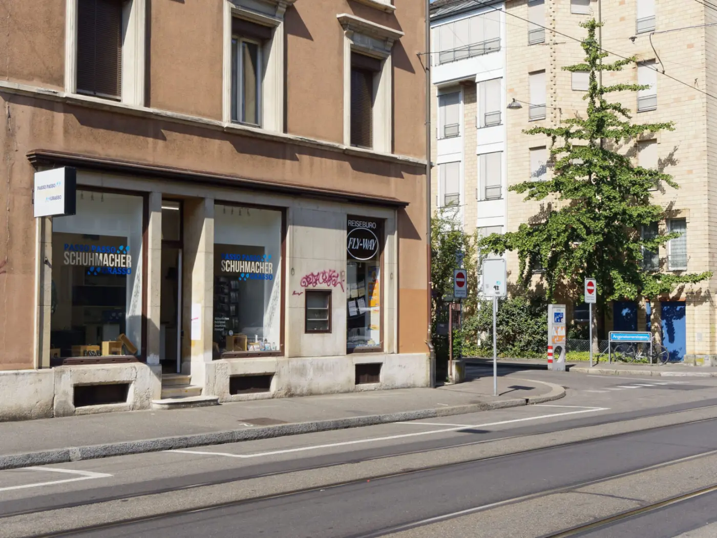 Ladengeschäft Passo Passo Schuhmacher Grasso an der Hardstrasse in Basel